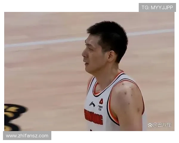 任骏飞领衔表现出色助力球队逆转胜利展现篮球场上的无畏精神与团队合作