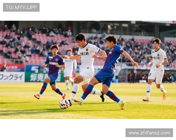 广岛三箭与墨尔本胜利的激烈对决展现足球魅力与团队精神的巅峰对抗